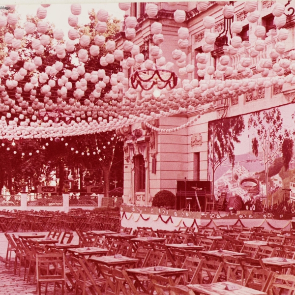 Lateral del Ayuntamiento - Feria en el Paseo del Parque 1961