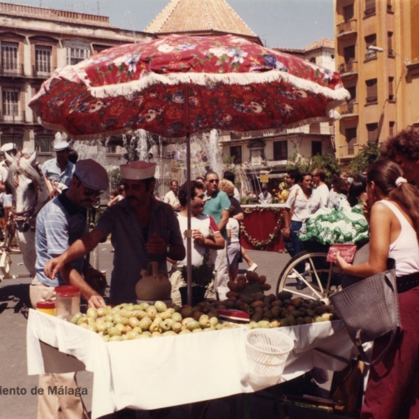 Puesto de higos chumbos en la Plaza de la Constitución Feria 1986