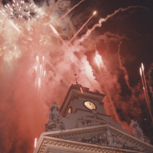 Fuegos artificiales de inicio de la Feria vistos desde el Ayuntamiento 1995
