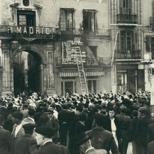 El Gordo de Navidad en la Plaza de la Constitución en 1939