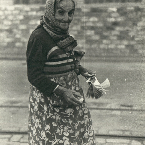 Vendedora de lotería en los años 1940